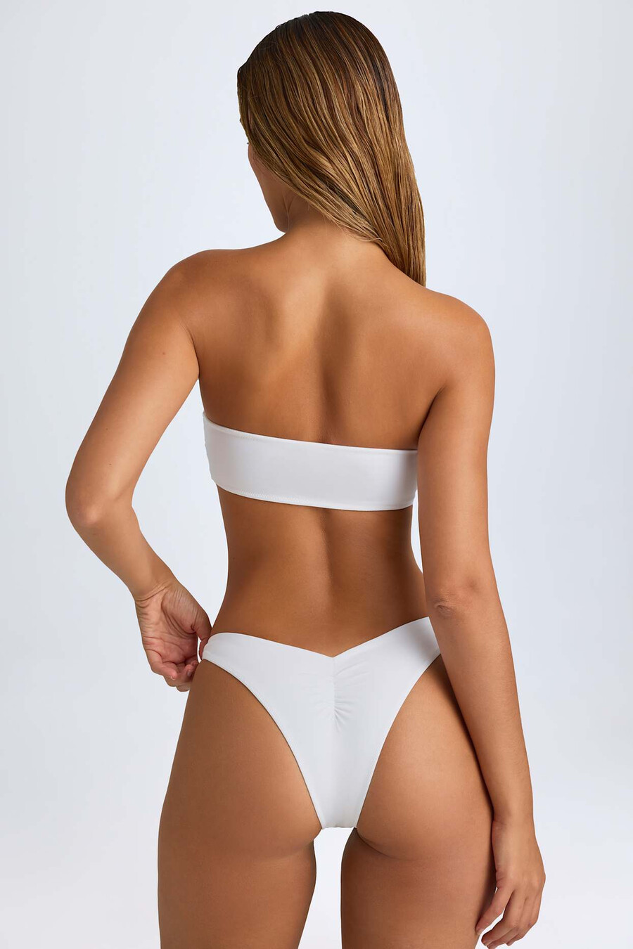 bílý vrchní díl bikin bandeau