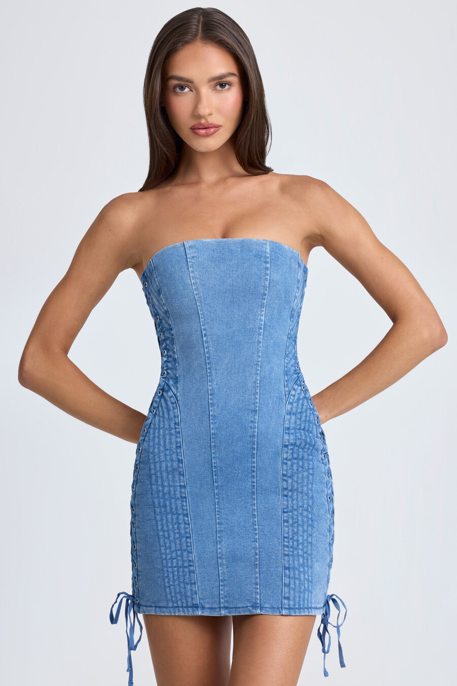 mini šaty bandeau se šněrováním ve středně modré barvě stonewash