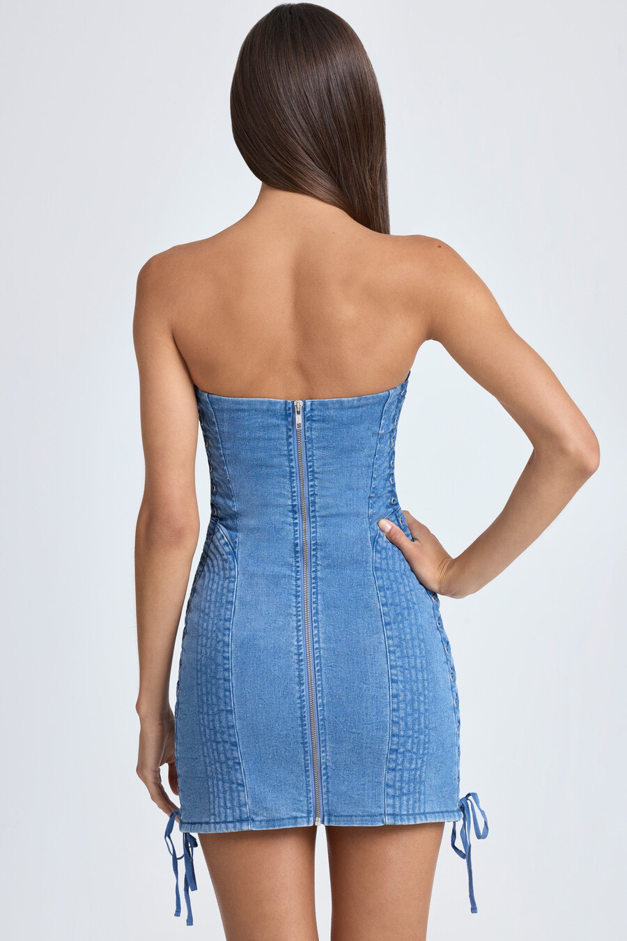 mini šaty bandeau se šněrováním ve středně modré barvě stonewash