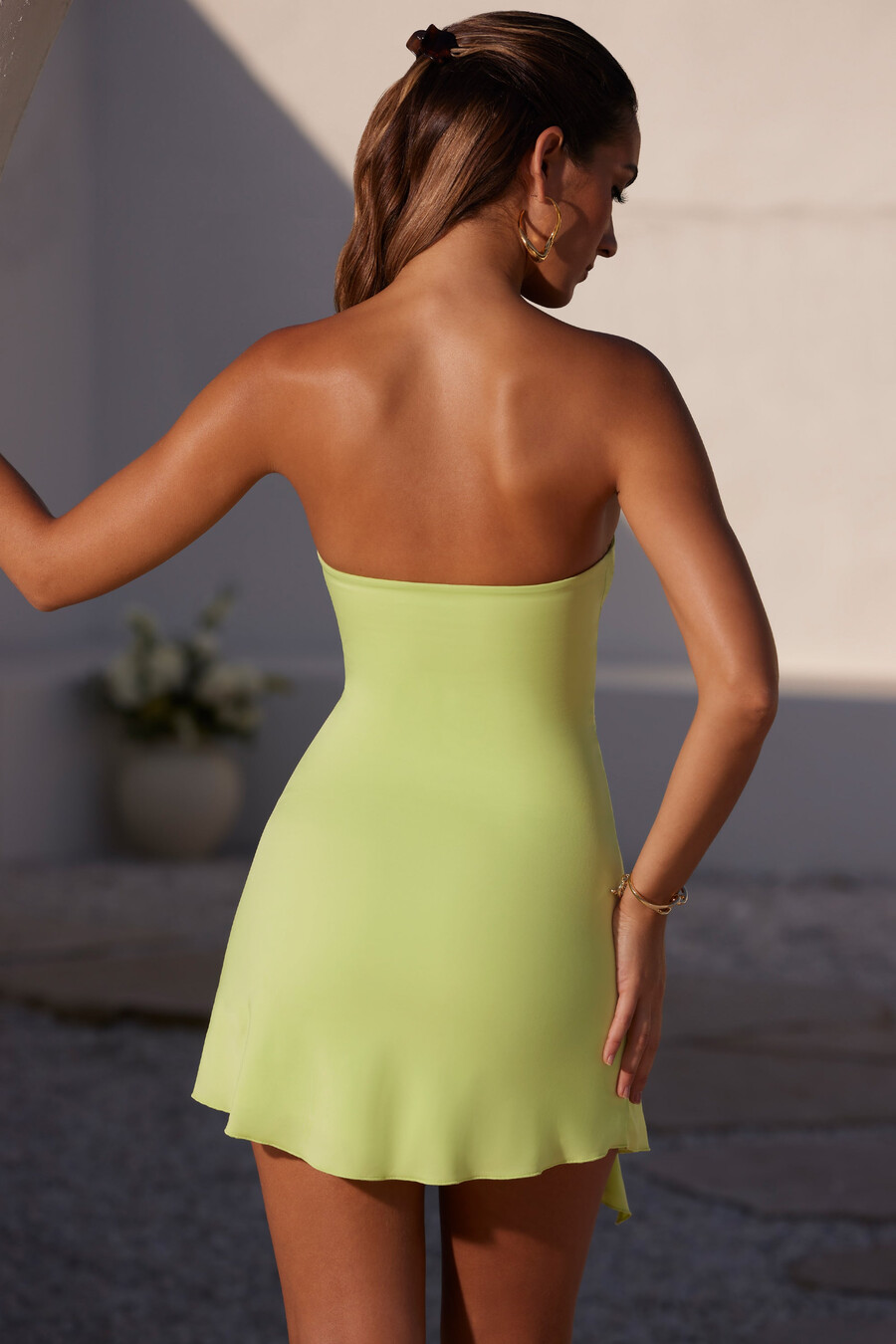 bandeau ruched split mini šaty v limetkově zelené barvě