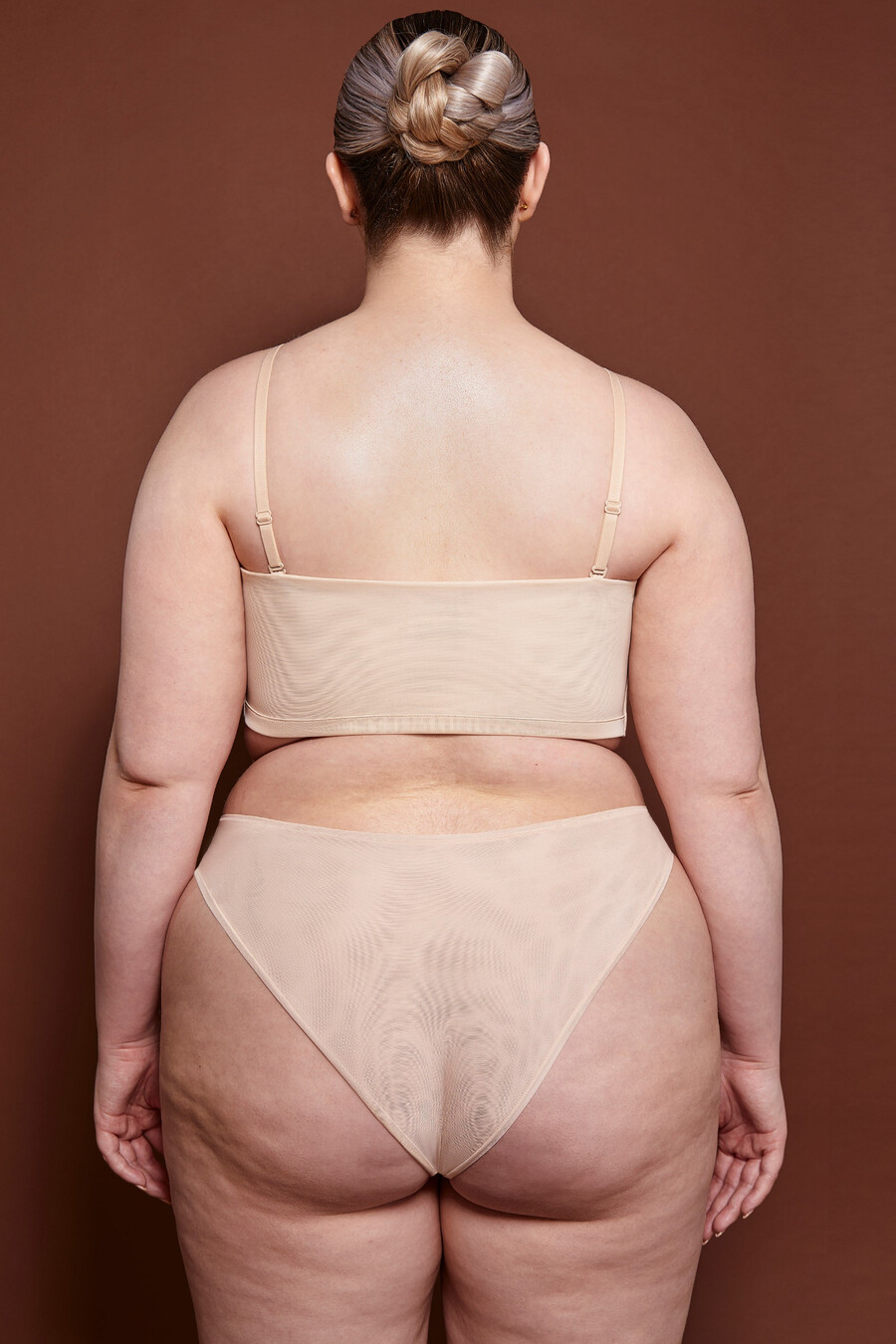 měkká síťovaná bandeau podprsenka v béžové barvě