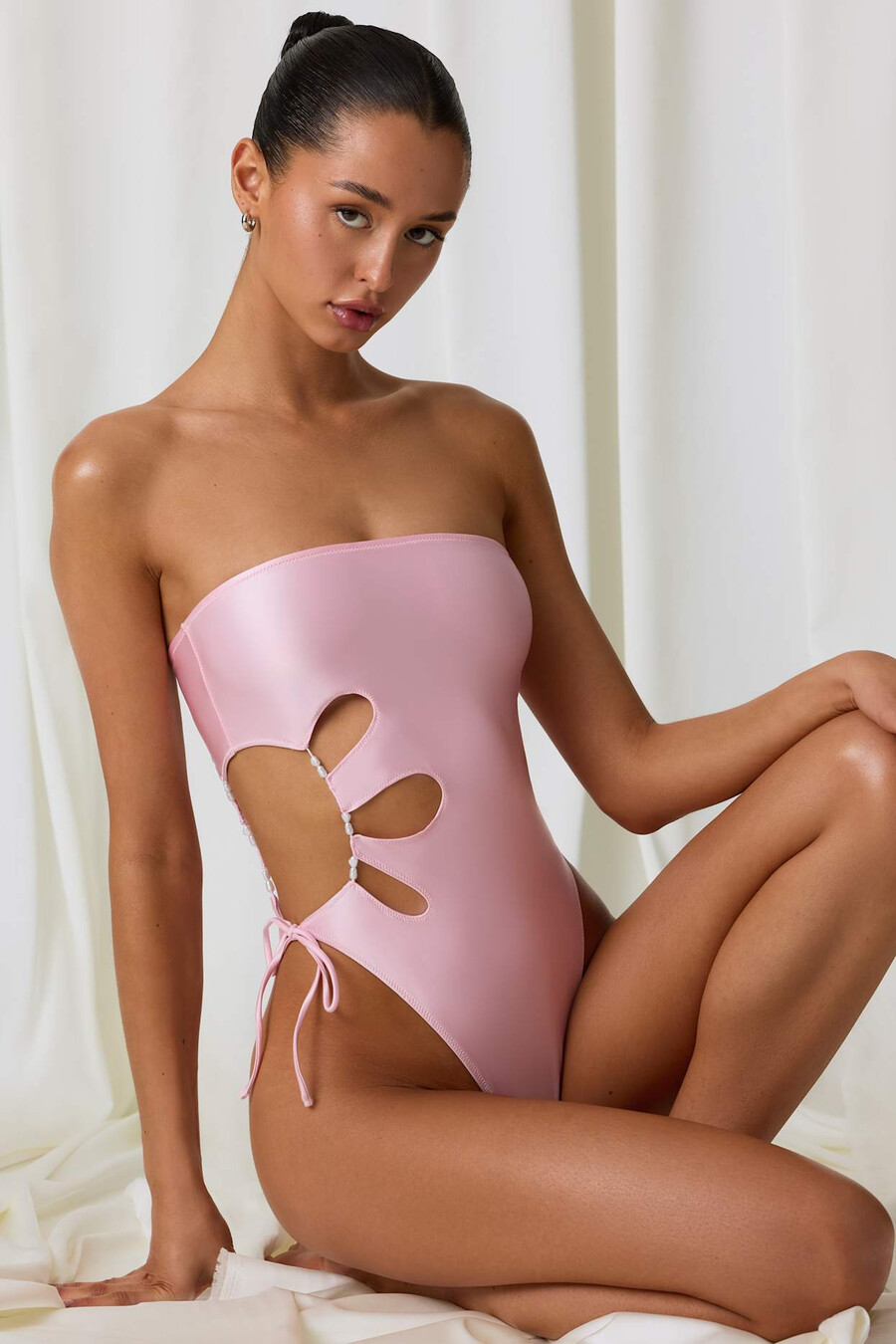 plavky bandeau s perleťovým výstřihem v jemně růžové barvě