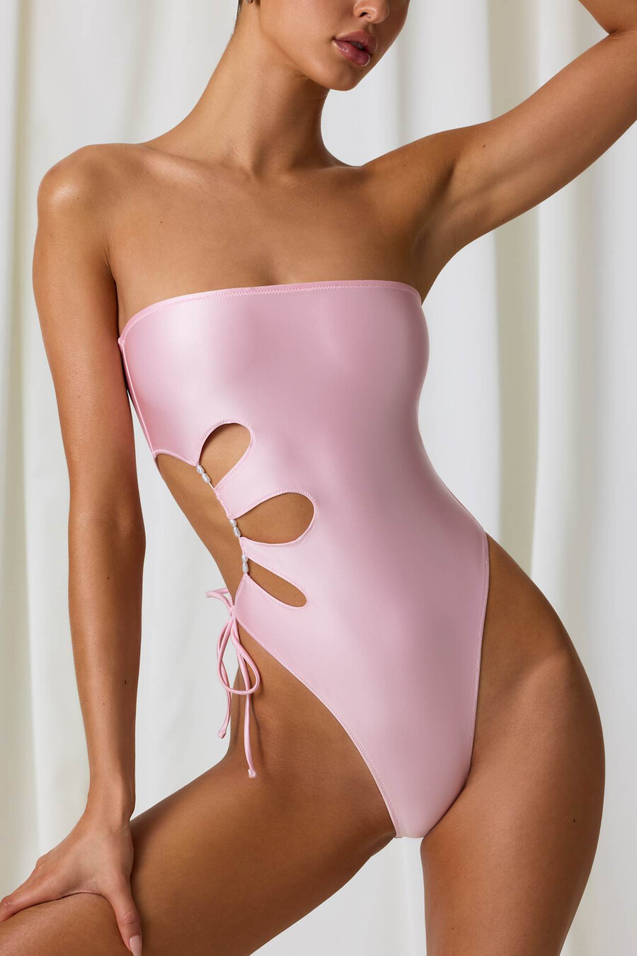 plavky bandeau s perleťovým výstřihem v jemně růžové barvě