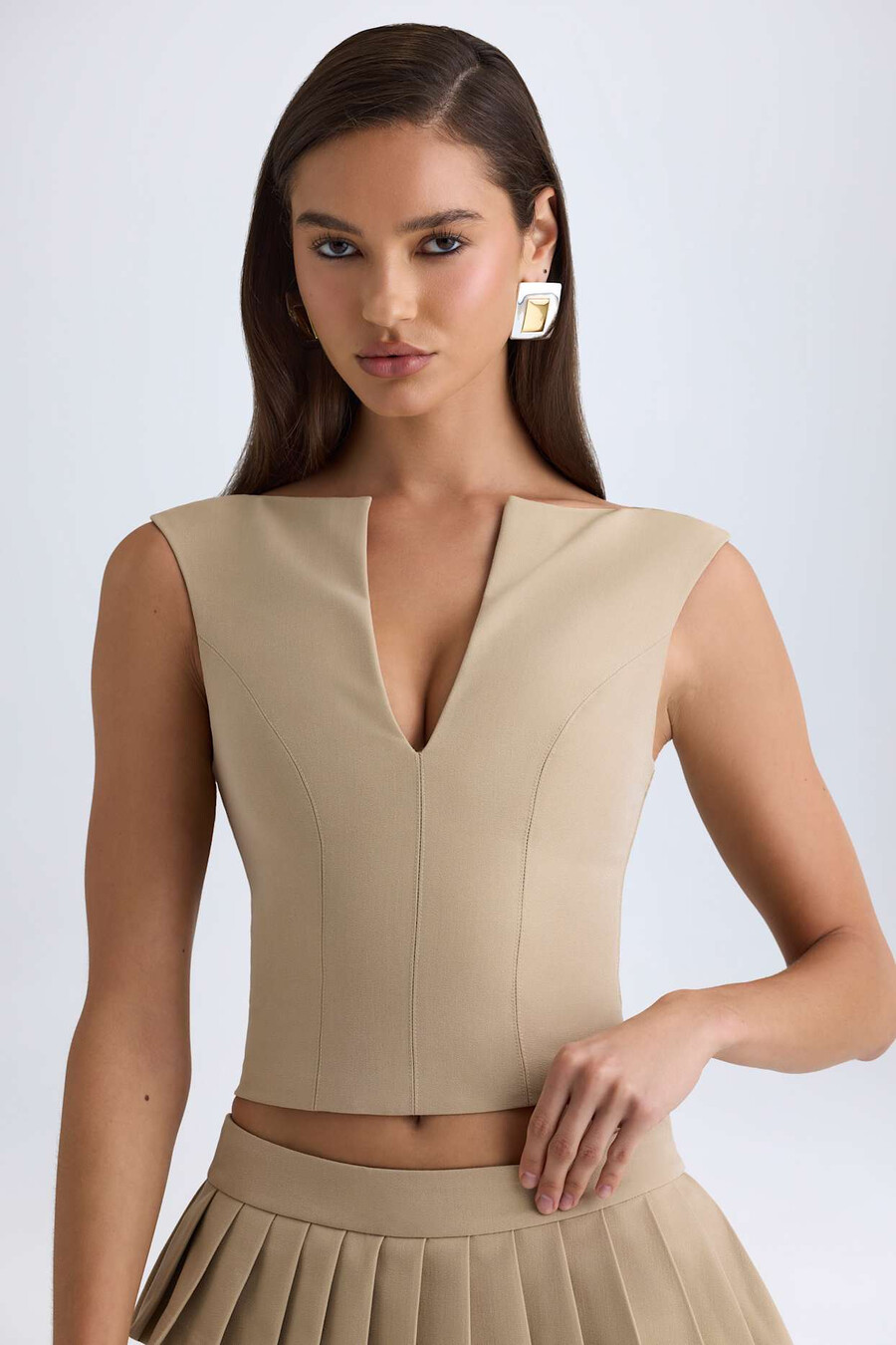 crop top s otevřeným předním dílem v velbloudí barvě