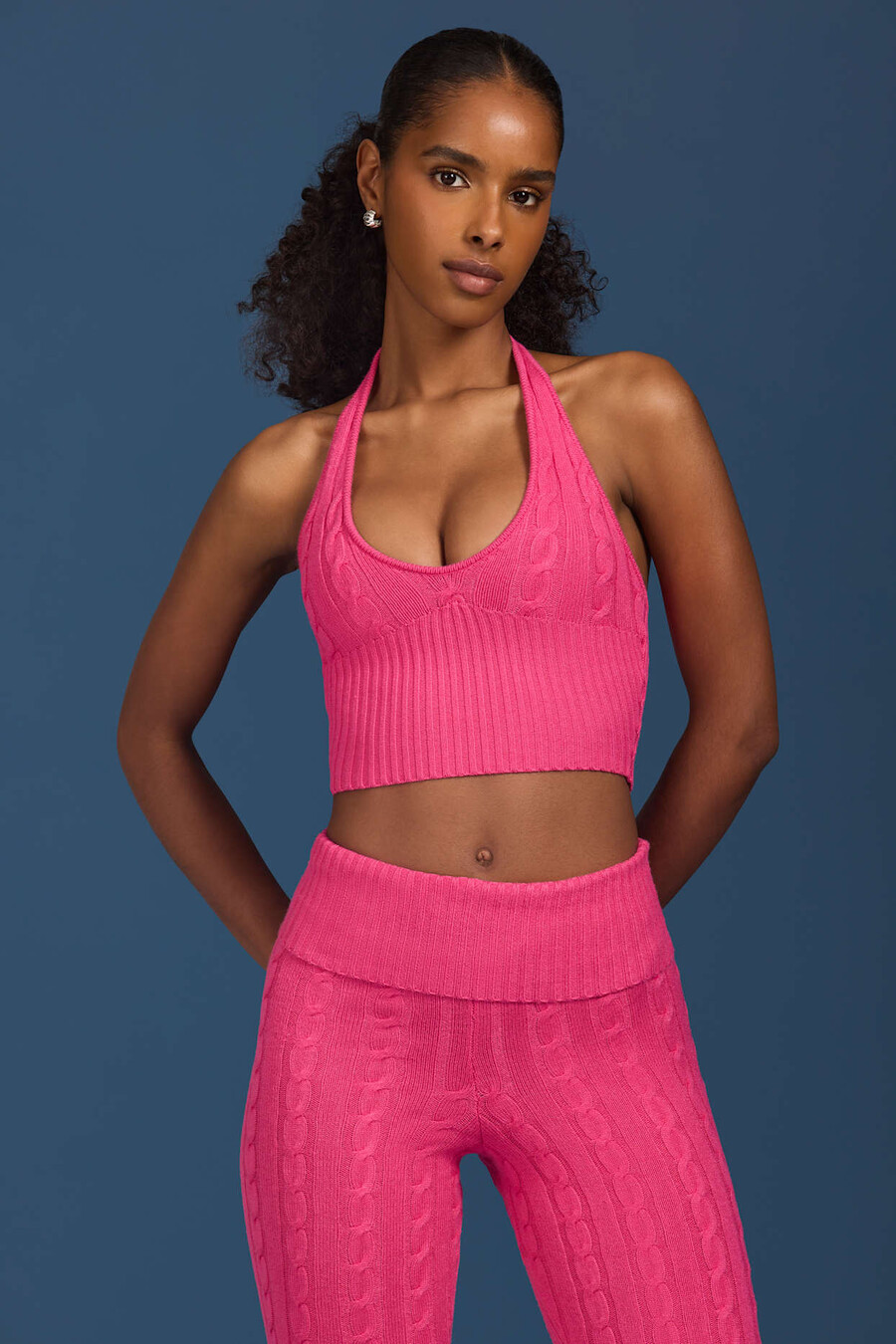 crop top s pleteným výstřihem do v v zářivě růžové barvě