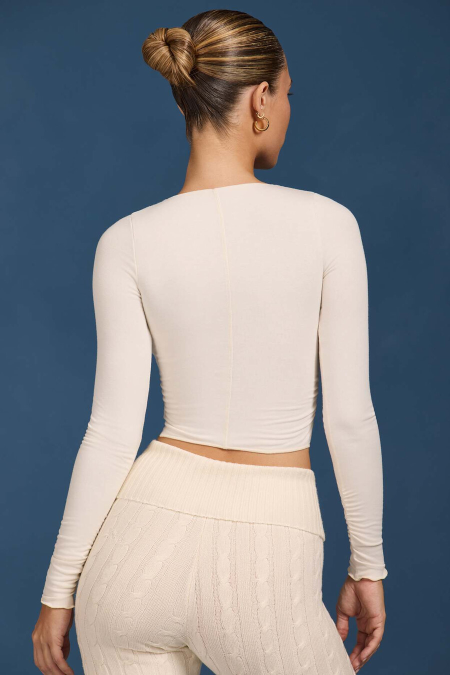 krémový nařasený crop top s dlouhým rukávem