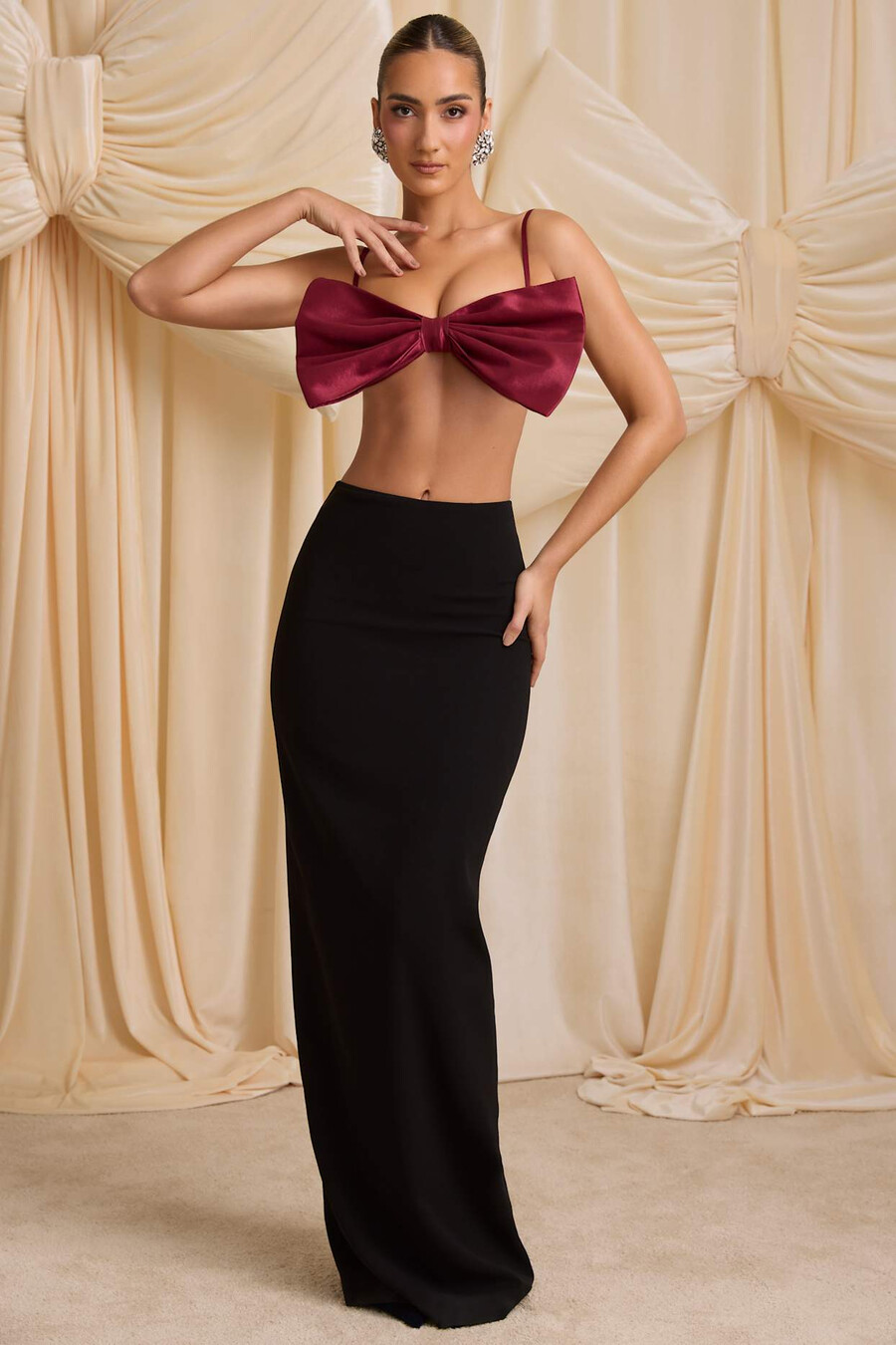 crop top bez ramínek s mašlí ve vínově červené barvě