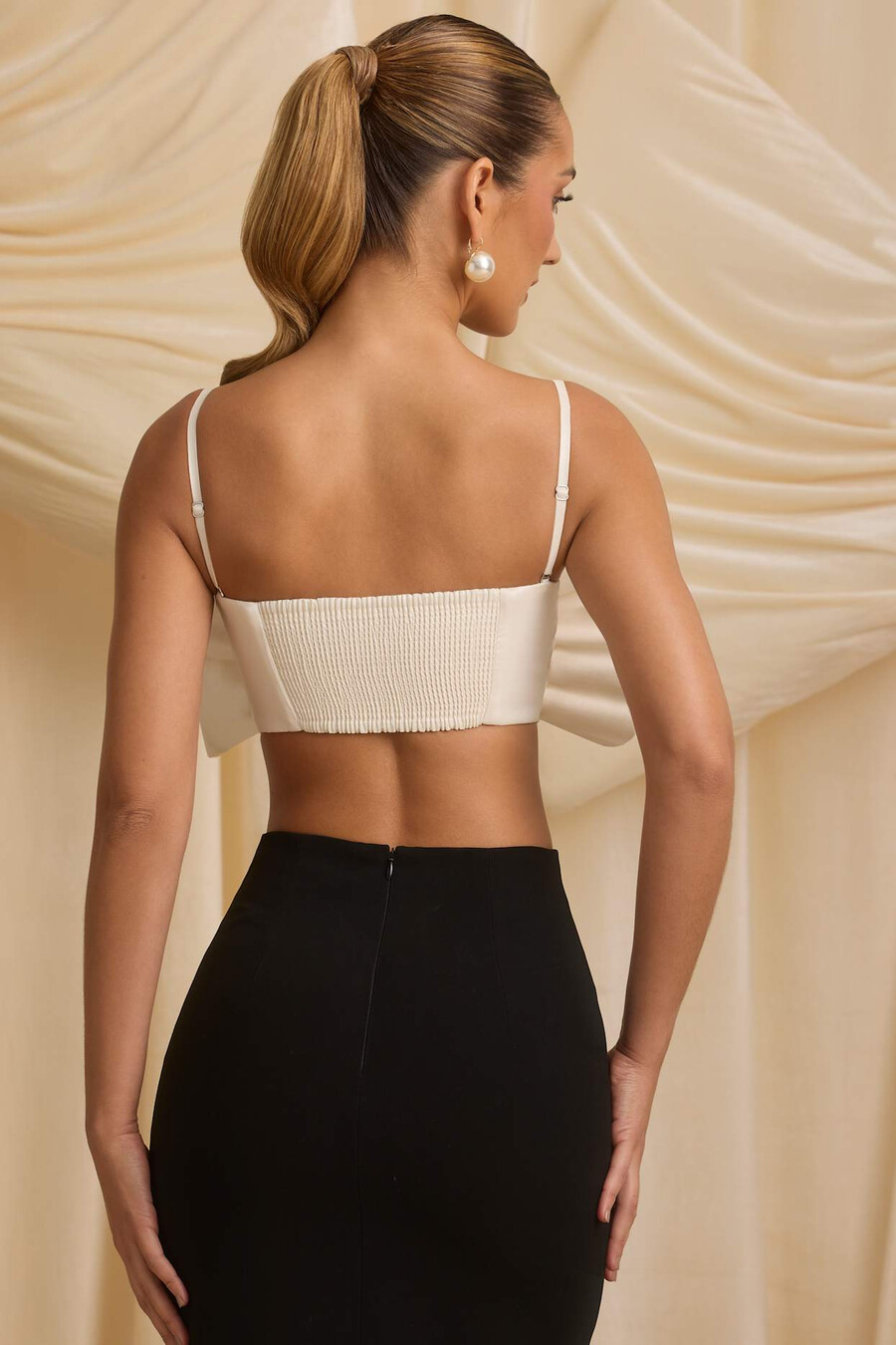 crop top bez ramínek s mašlí v barvě slonové kosti