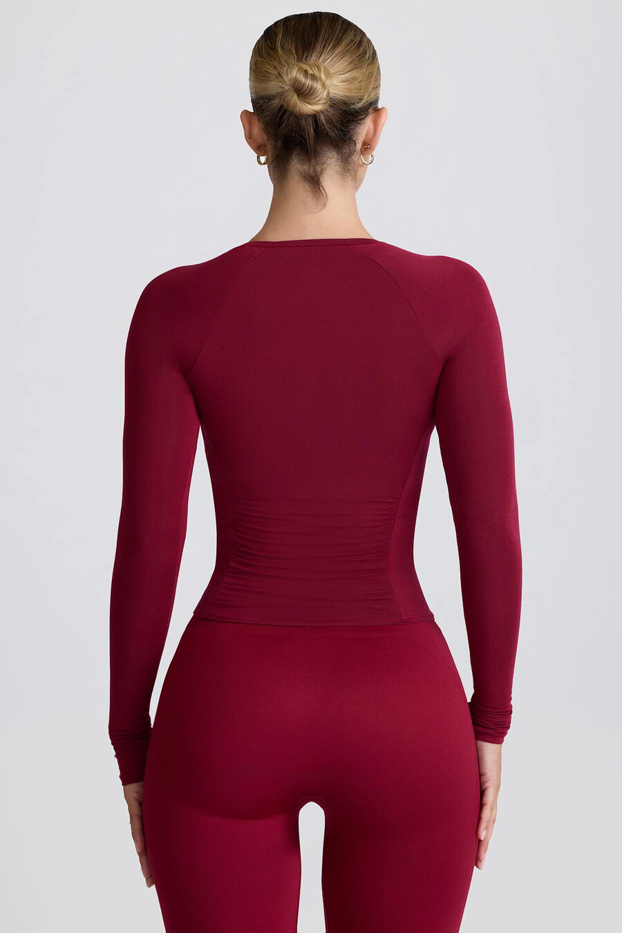 top s dlouhým rukávem z modalu tencel s volány v vínové barvě