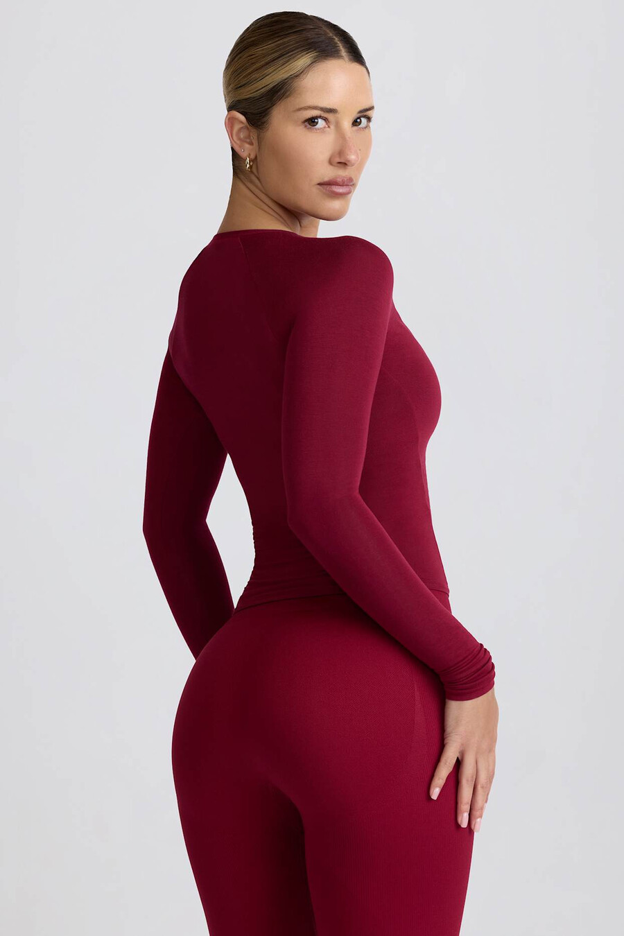 top s dlouhým rukávem z modalu tencel s volány v vínové barvě