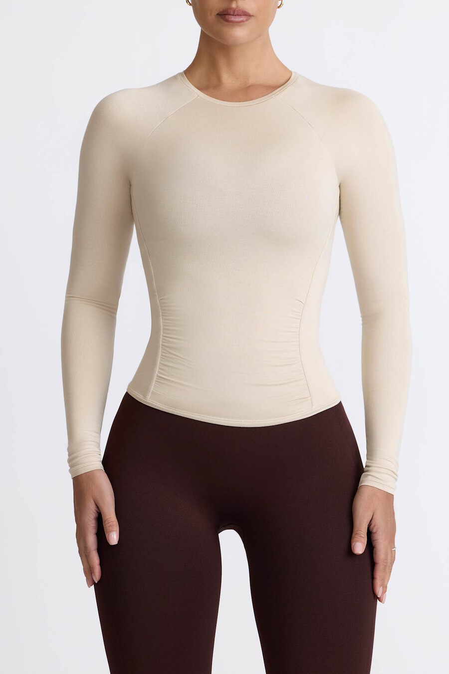 top s dlouhým rukávem z tencel modalu s volány v kostěné barvě