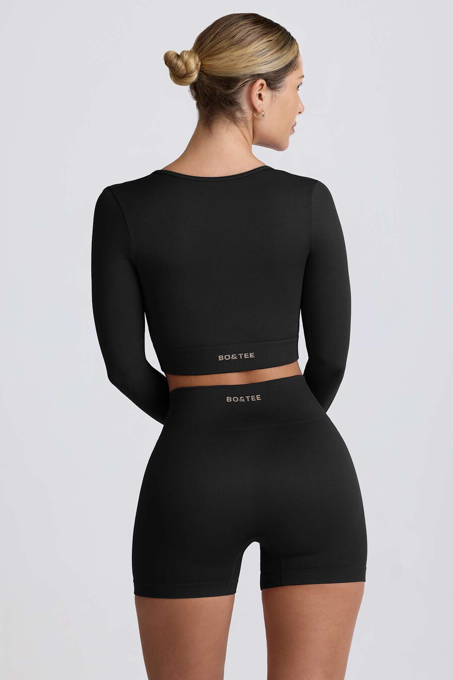 Černý bezešvý crop top s dlouhým rukávem super sculpt