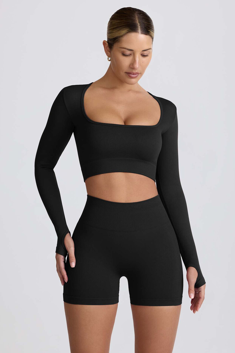 Černý bezešvý crop top s dlouhým rukávem super sculpt