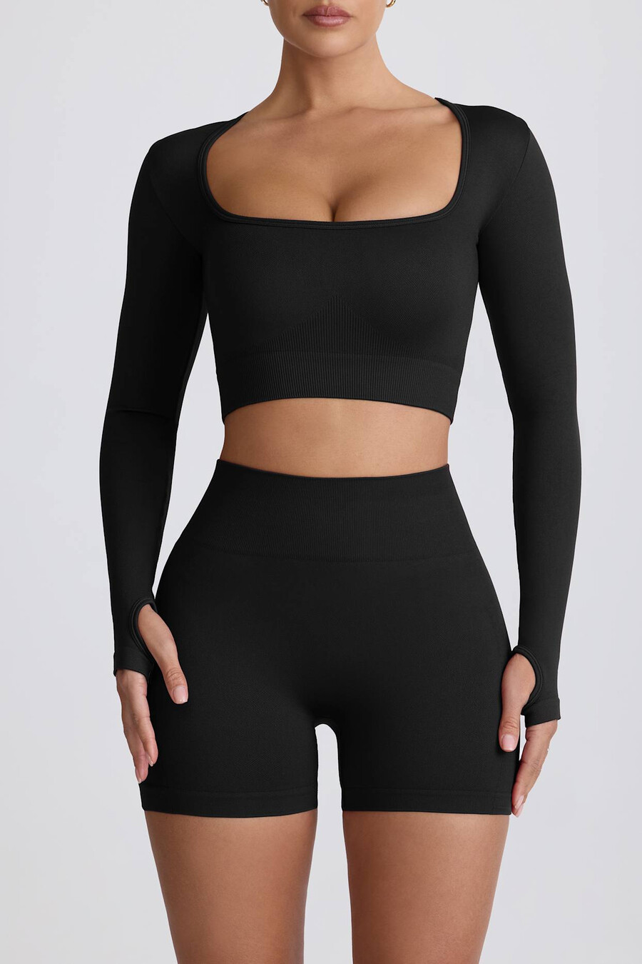 Černý bezešvý crop top s dlouhým rukávem super sculpt