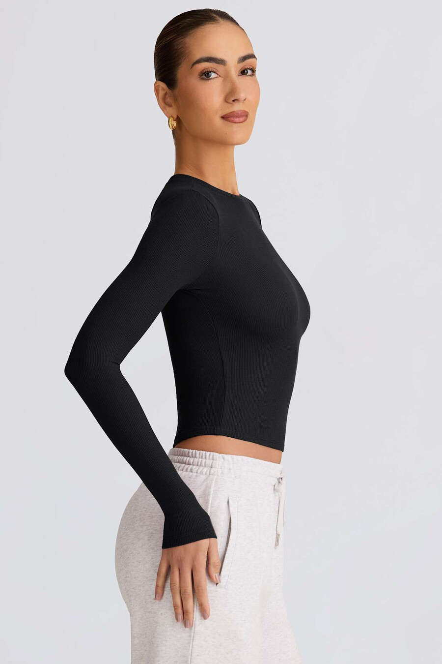 Žebrovaný modální top s dlouhým rukávem v černé barvě