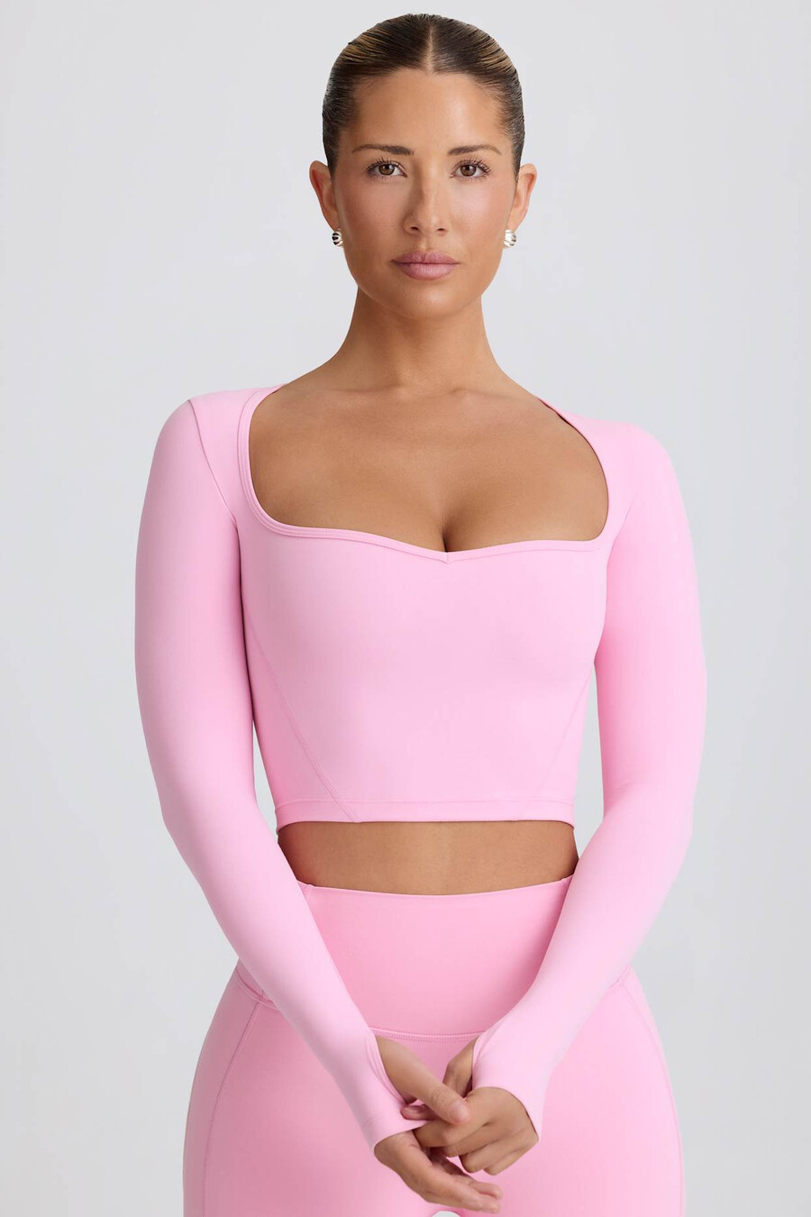 měkký aktivní crop top s výstřihem do srdce v baby růžové barvě