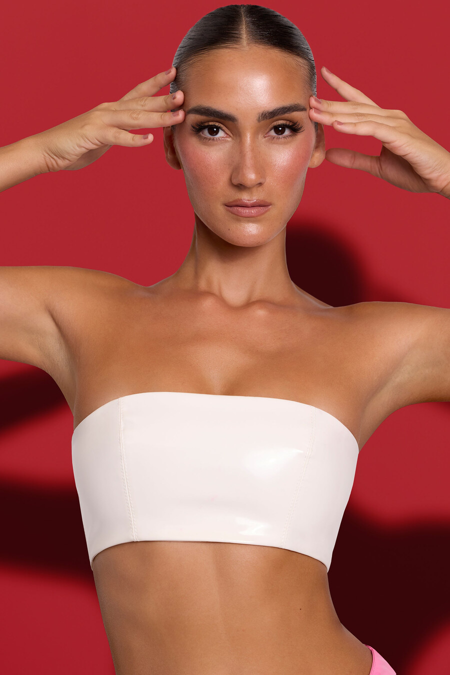 vinylová bandeau podprsenka bralette v bílé barvě