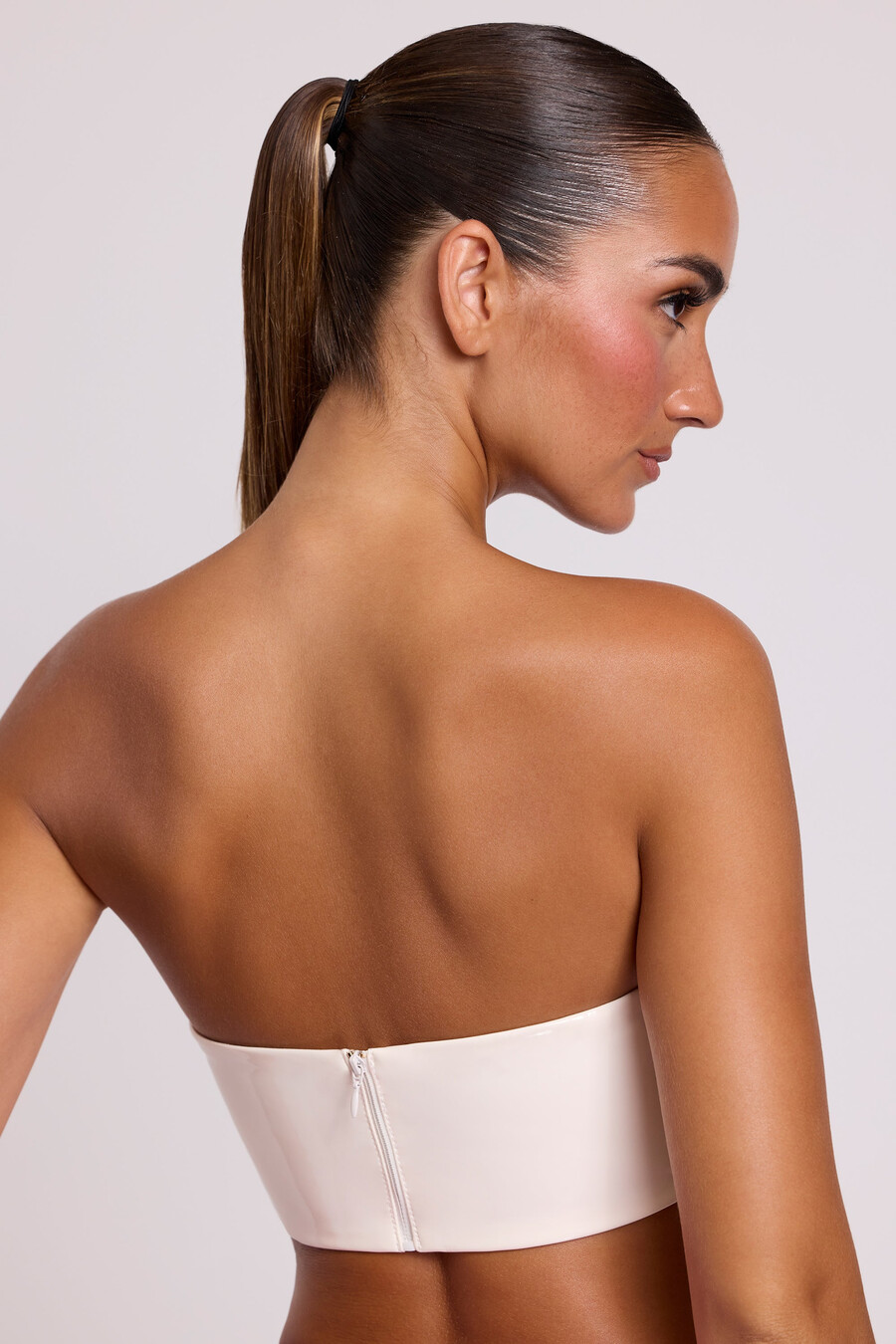 vinylová bandeau podprsenka bralette v bílé barvě