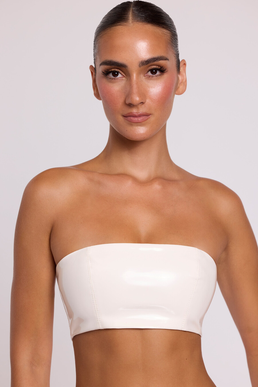 vinylová bandeau podprsenka bralette v bílé barvě