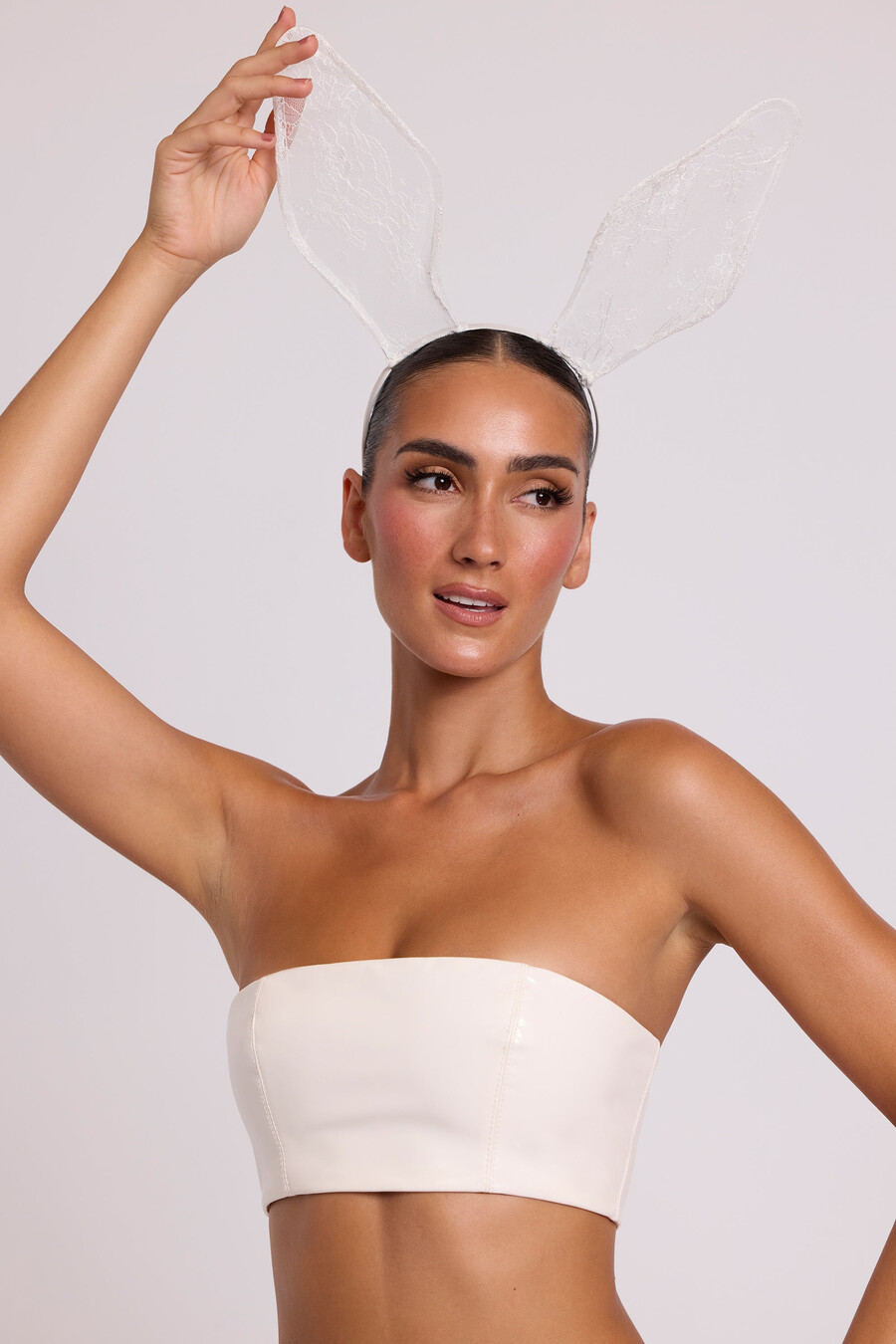 vinylová bandeau podprsenka bralette v bílé barvě