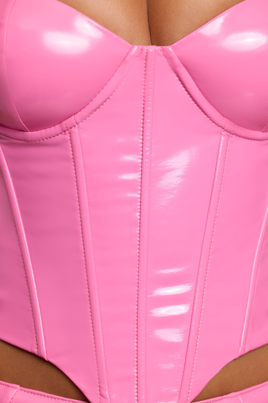 vinylový korzetový crop top s kosticemi v růžové barvě