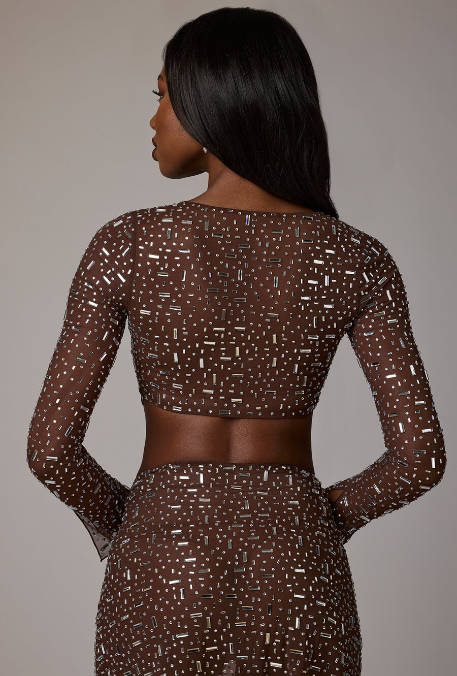 průsvitný zdobený crop top s dlouhým rukávem v tmavě kakaové barvě