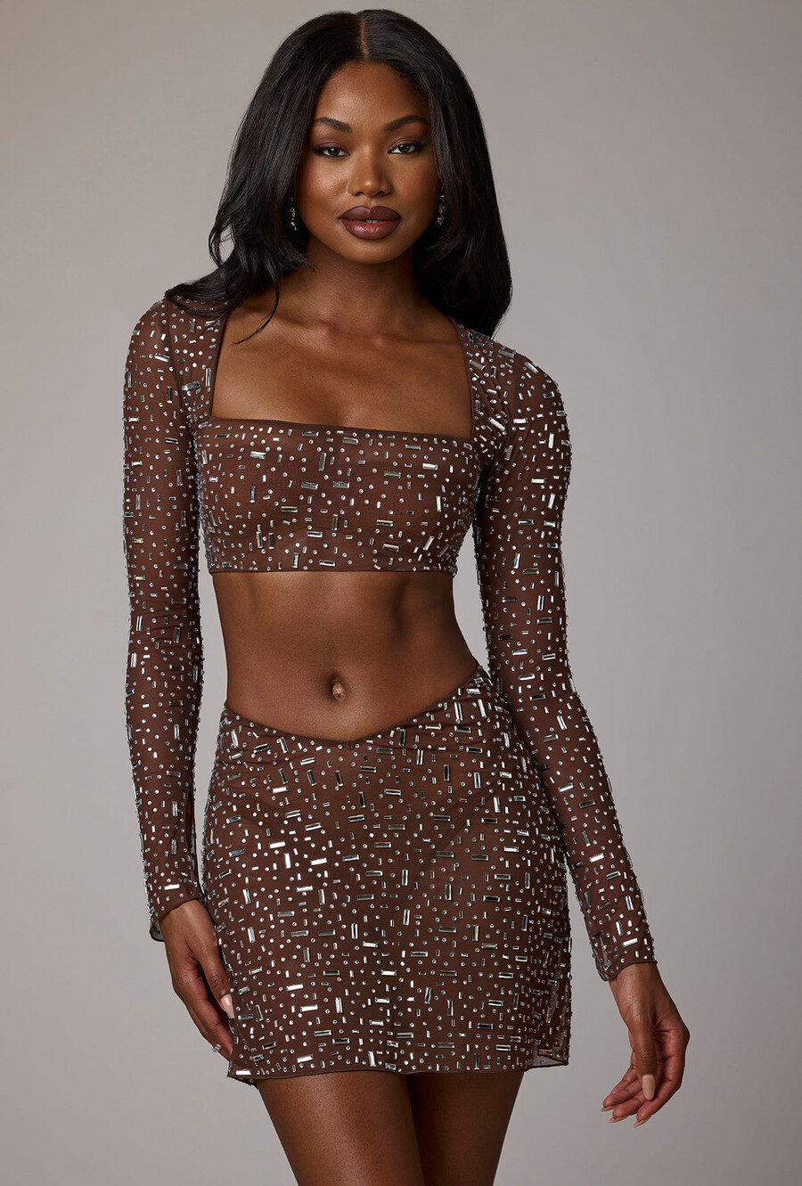 průsvitný zdobený crop top s dlouhým rukávem v tmavě kakaové barvě