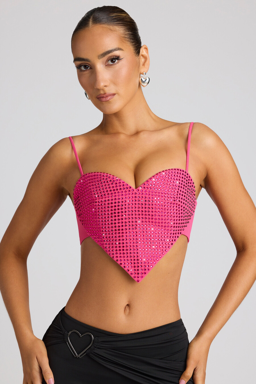 zdobený crop top se srdíčky v purpurové barvě