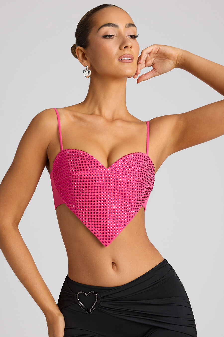 zdobený crop top se srdíčky v purpurové barvě