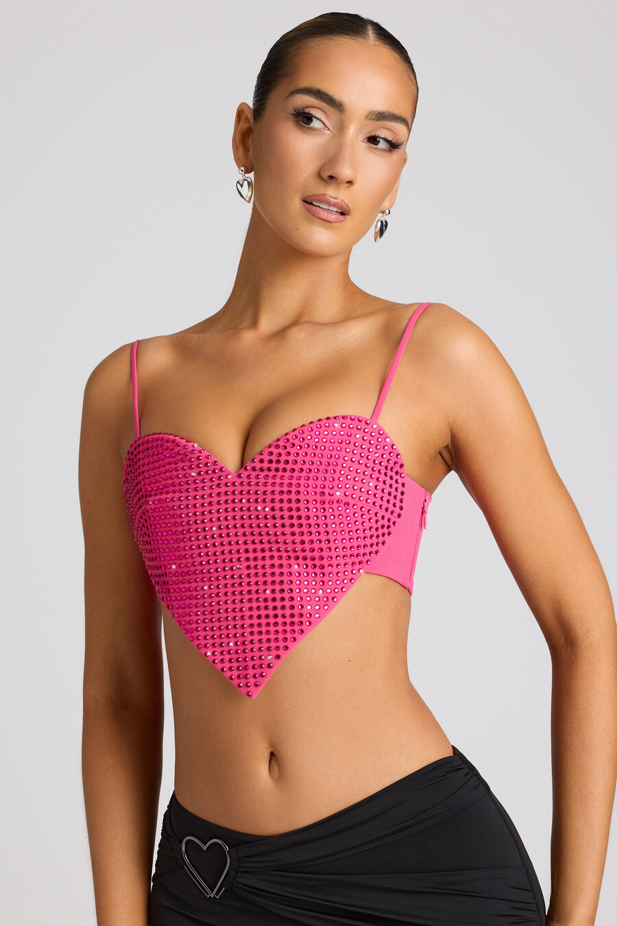 zdobený crop top se srdíčky v purpurové barvě