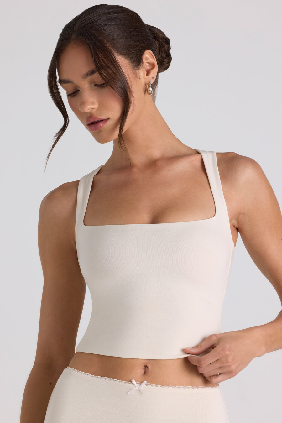modalový crop top s mašlí v barvě slonoviny