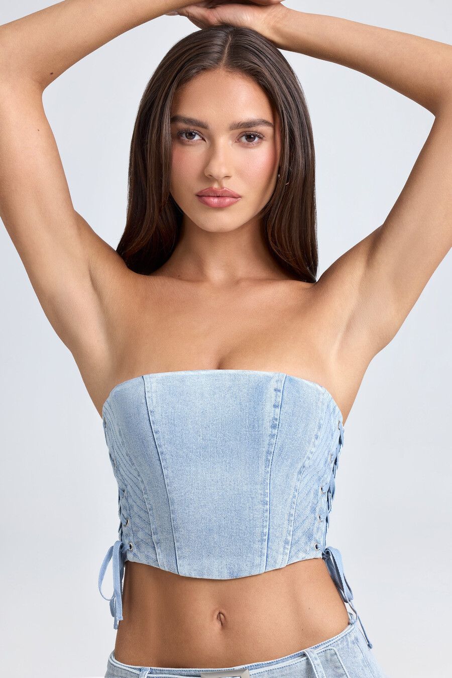 korzetový zkrácený top s šněrováním bandeau ve světle modré barvě stonewash