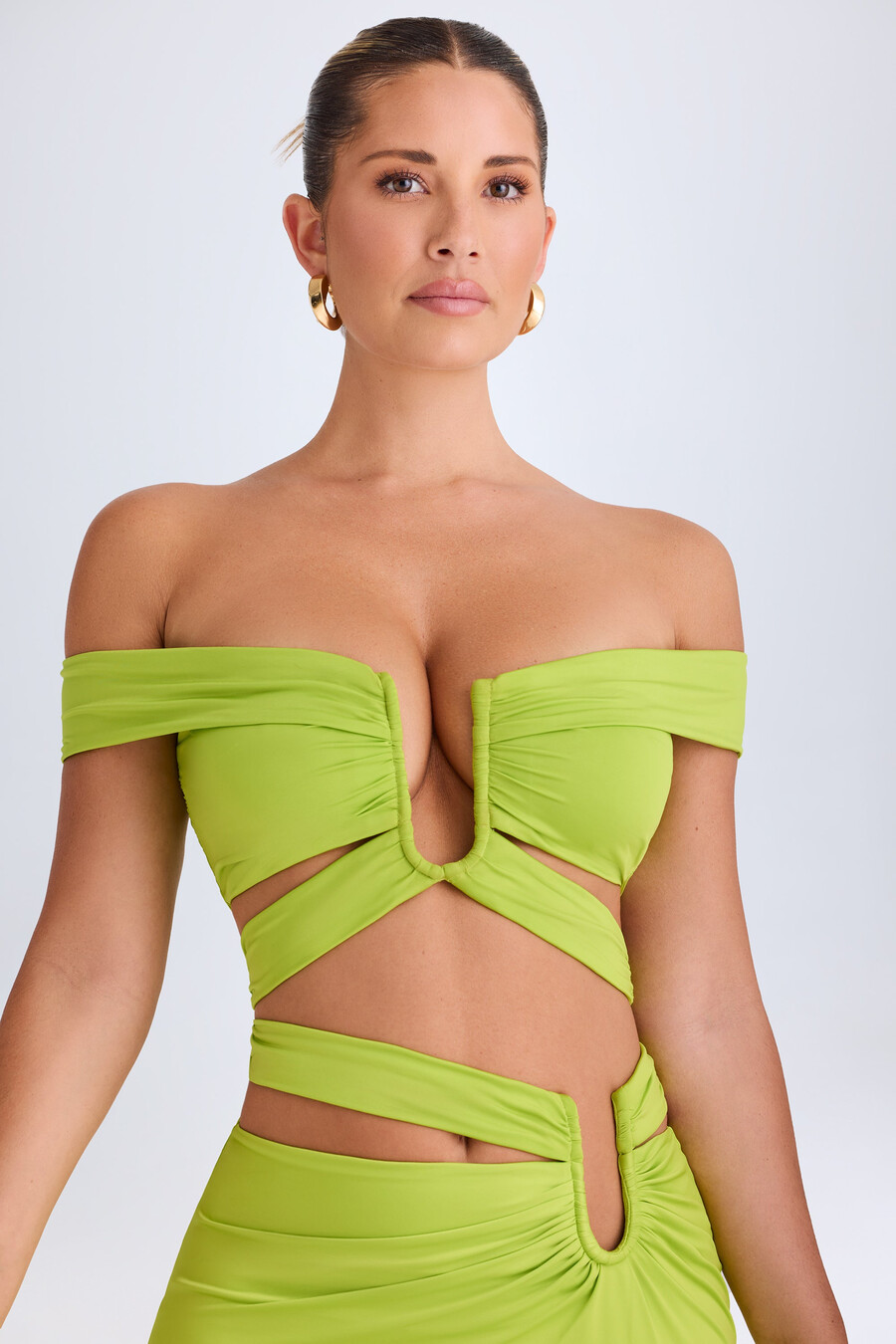 výstřihový crop top s odhalenými rameny v limetkově zelené barvě