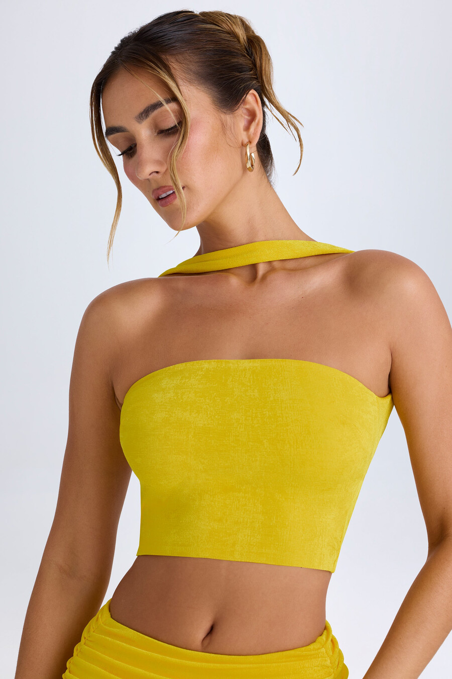 bandeau top s choker detailem v barvě buttercup