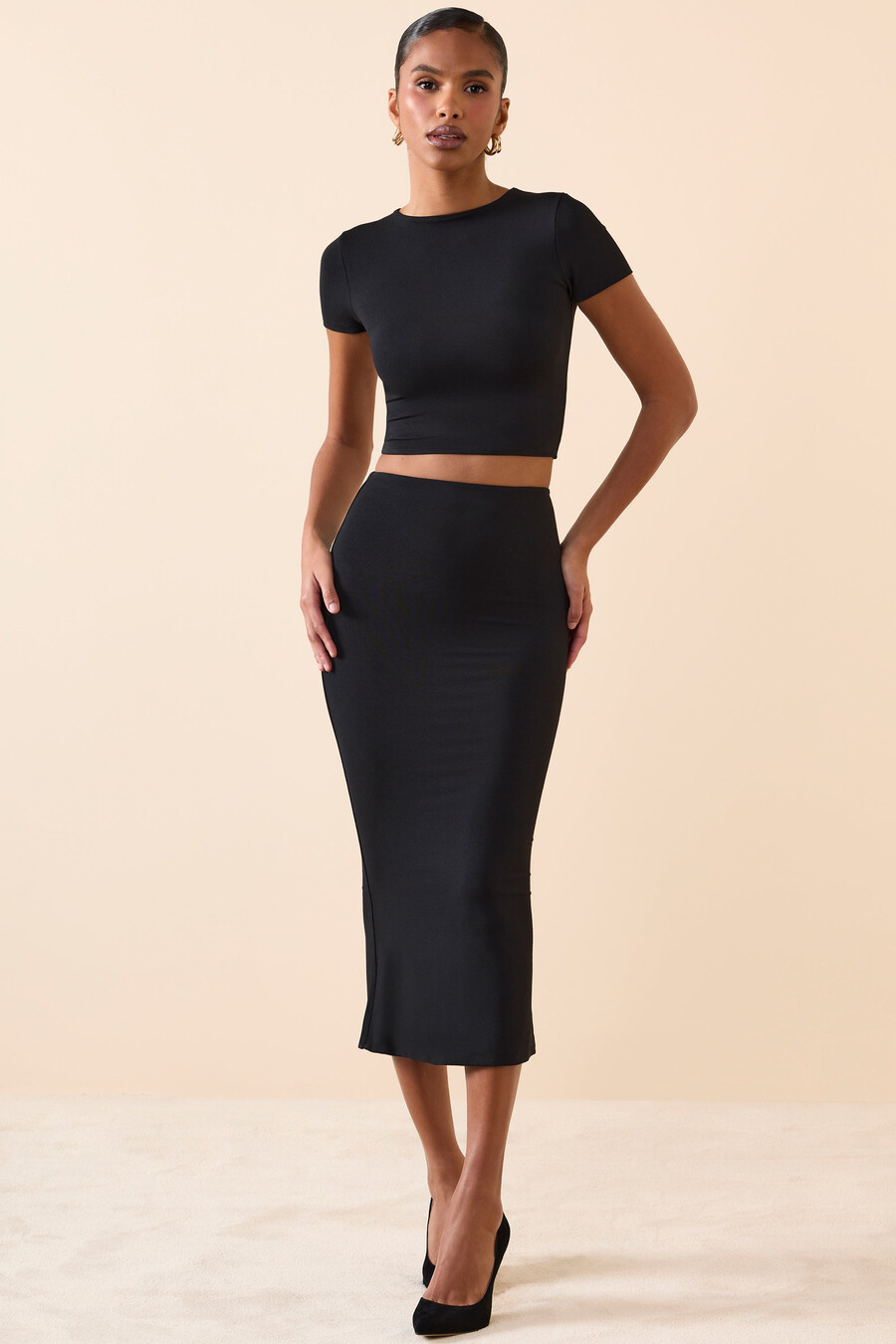 Černý modální crop top s krátkým rukávem
