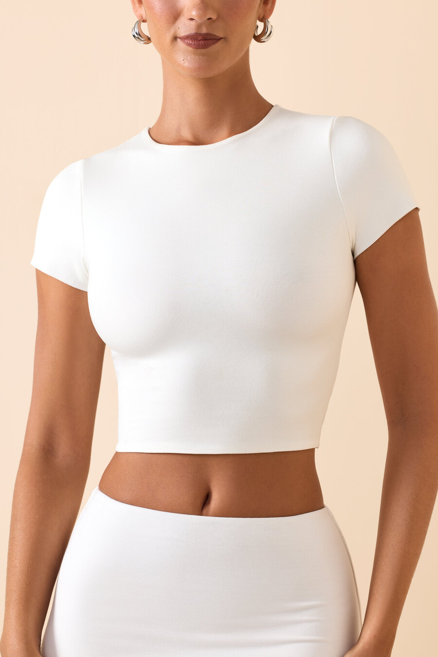 bílý modální crop top s krátkým rukávem