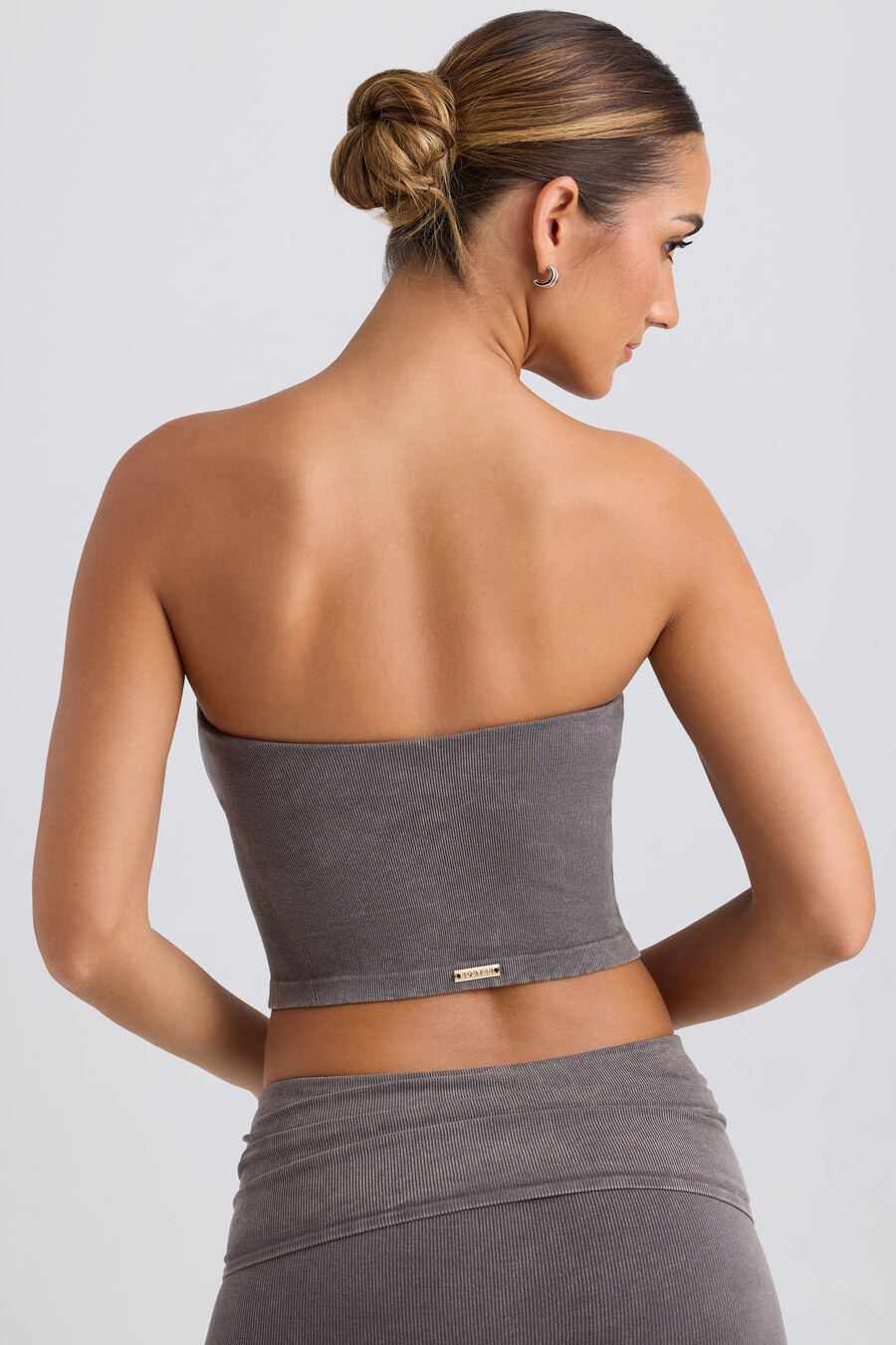 bandeau crop top v barvě sepraného antracitového