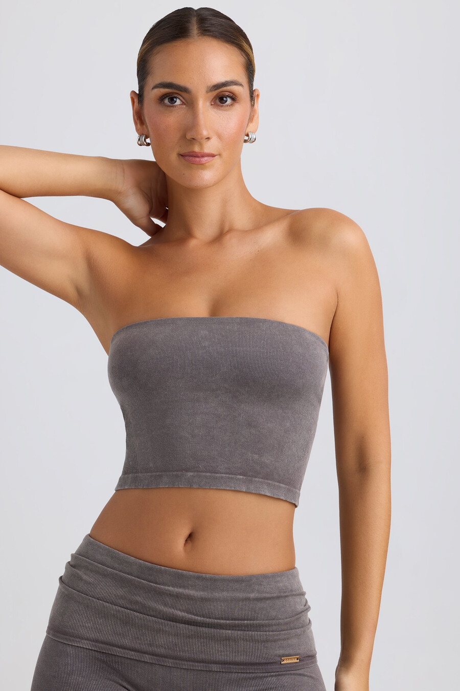 bandeau crop top v barvě sepraného antracitového