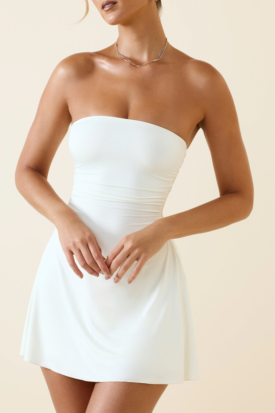 bandeau ruched minišaty a-line ve vanilce