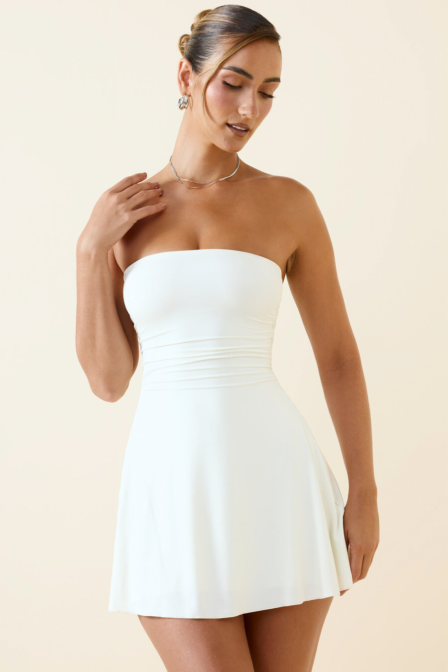 bandeau ruched minišaty a-line ve vanilce