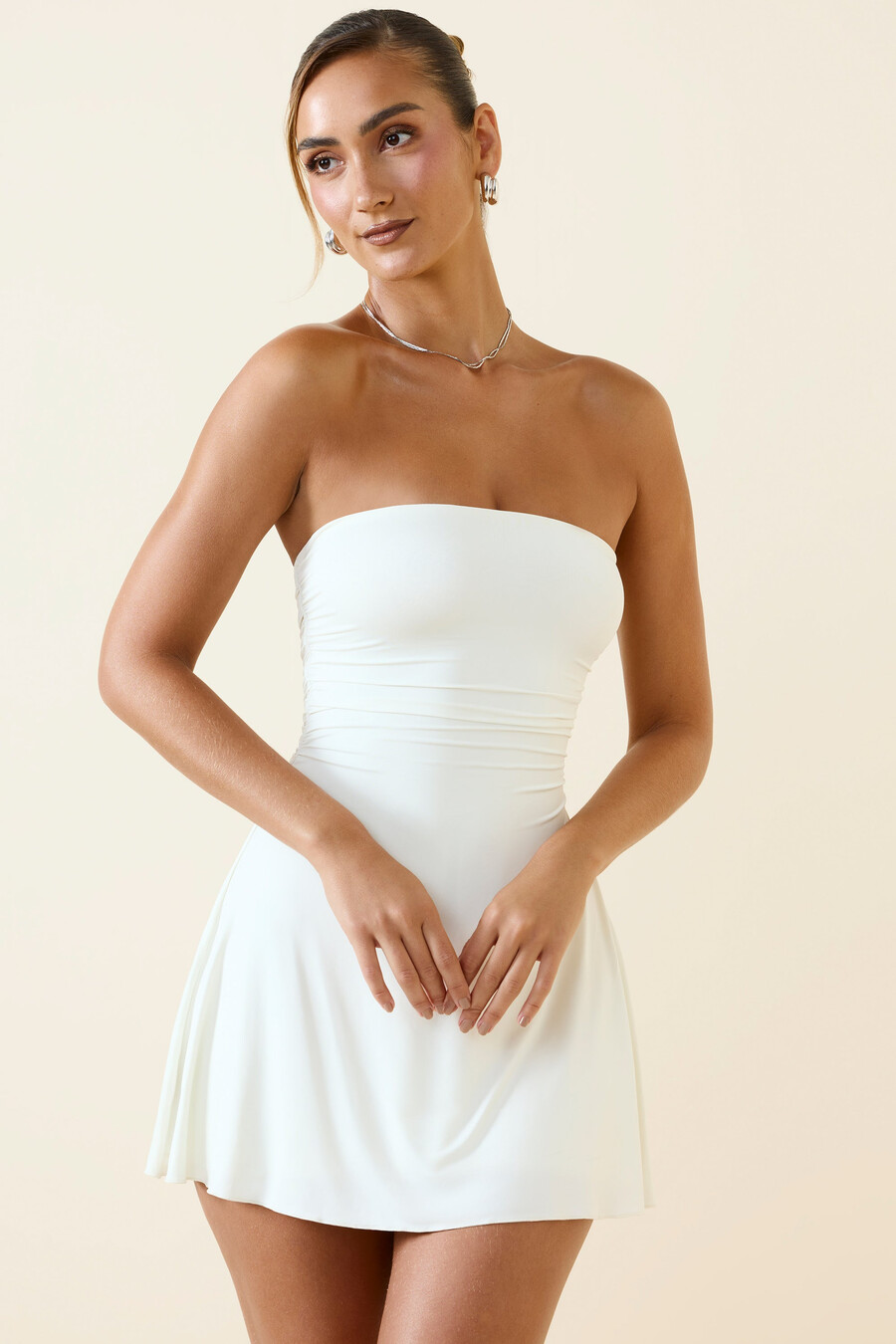 bandeau ruched minišaty a-line ve vanilce